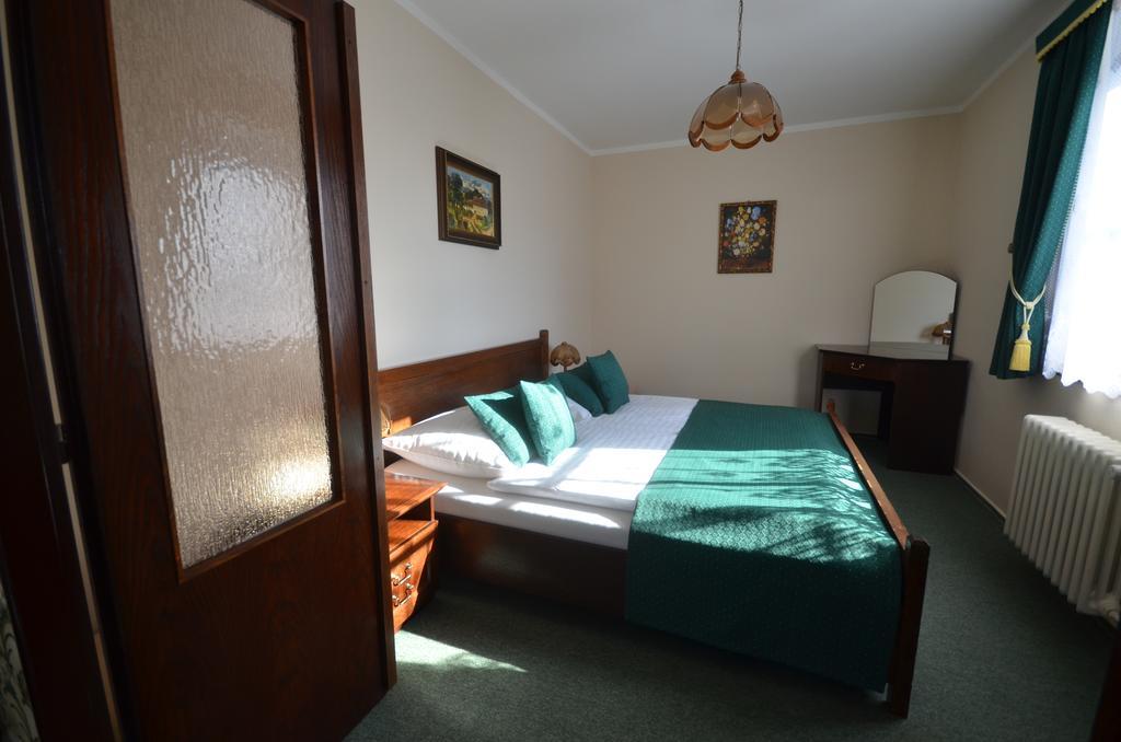 Villa Zerotin Penzion Bed & Breakfast Velke Losiny Exterior photo