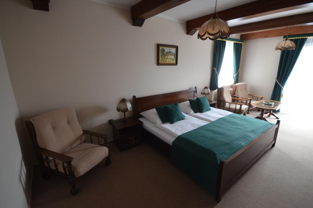 Villa Zerotin Penzion Bed & Breakfast Velke Losiny Exterior photo