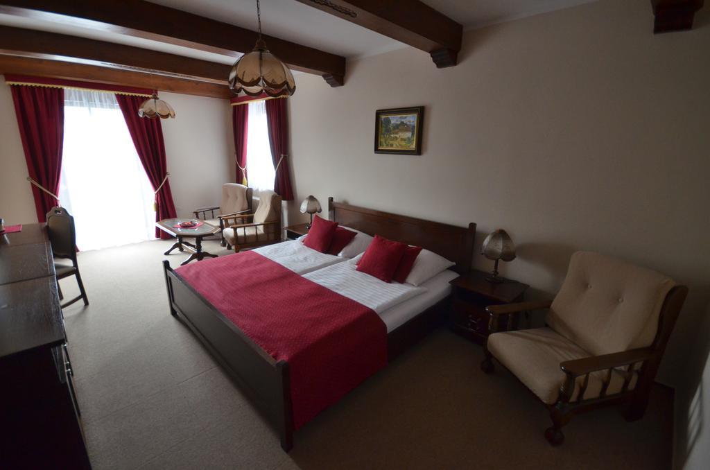 Villa Zerotin Penzion Bed & Breakfast Velke Losiny Exterior photo