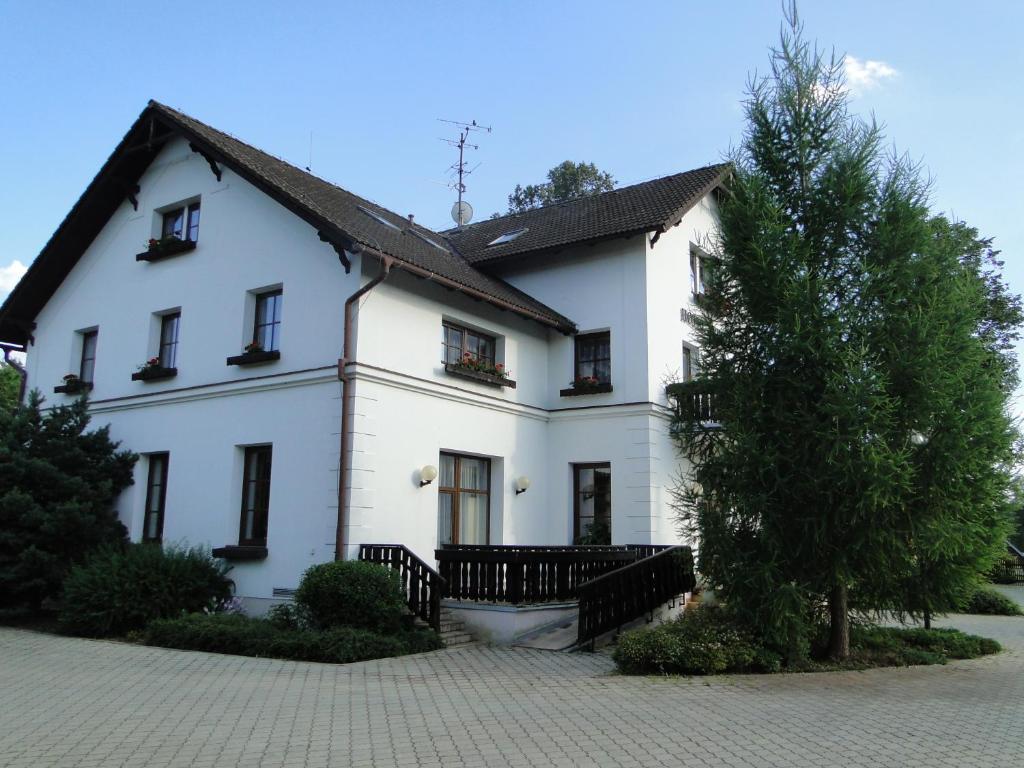 Villa Zerotin Penzion Bed & Breakfast Velke Losiny Exterior photo